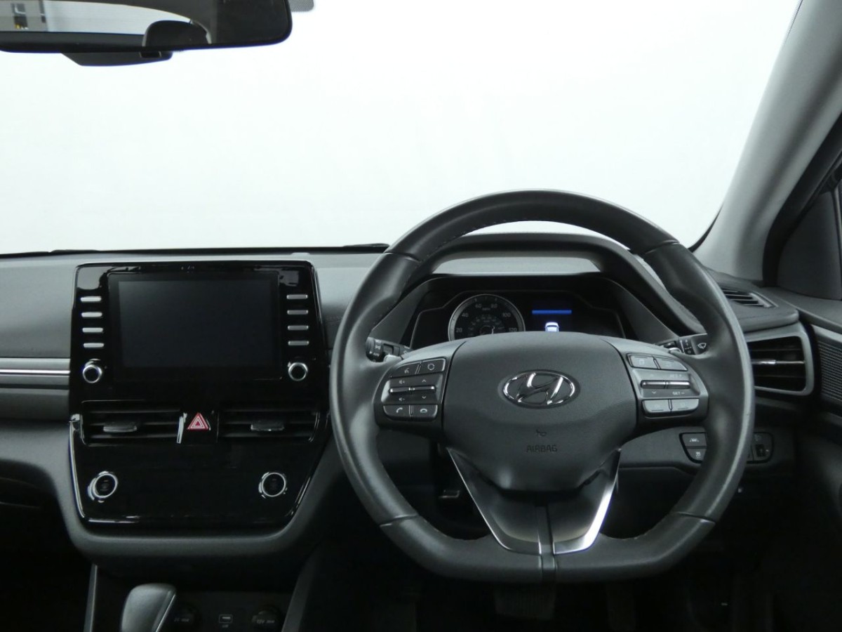 HYUNDAI IONIQ 1.6 SE CONNECT MHEV 5D 140 BHP - 2020 - £16,300
