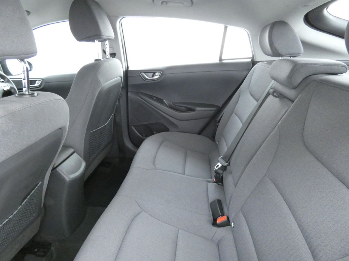 HYUNDAI IONIQ 1.6 SE CONNECT MHEV 5D 140 BHP - 2020 - £16,300