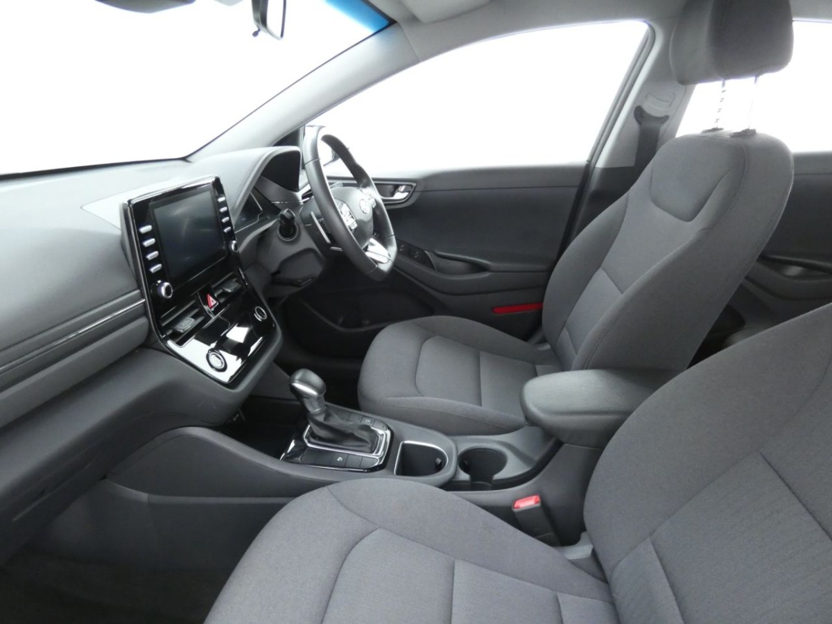 HYUNDAI IONIQ 1.6 SE CONNECT MHEV 5D 140 BHP - 2020 - £16,300