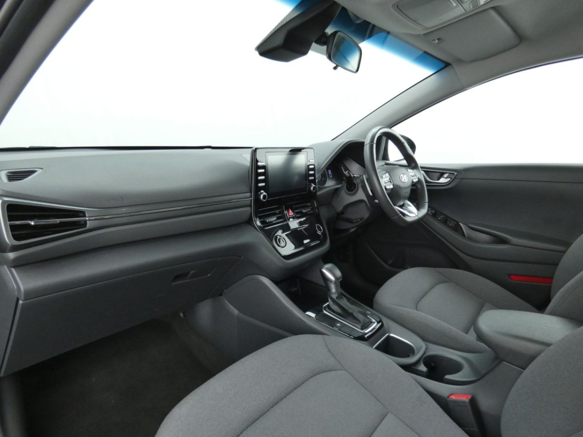 HYUNDAI IONIQ 1.6 SE CONNECT MHEV 5D 140 BHP - 2020 - £16,300