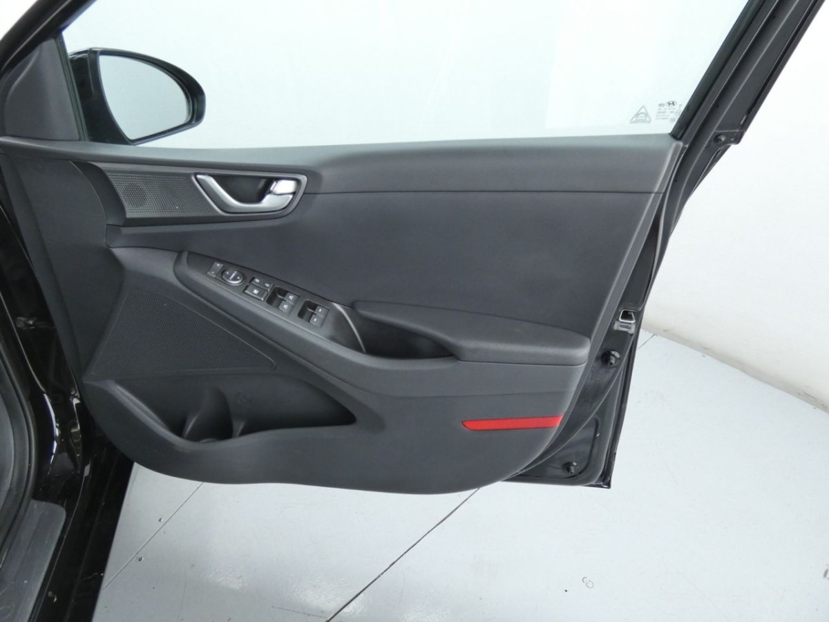 HYUNDAI IONIQ 1.6 SE CONNECT MHEV 5D 140 BHP - 2020 - £16,300