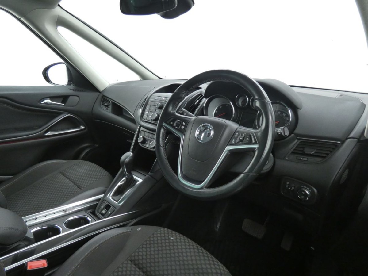 VAUXHALL ZAFIRA TOURER 2.0 SE CDTI 5D AUTO 168 BHP MPV - 2015 - £6,700