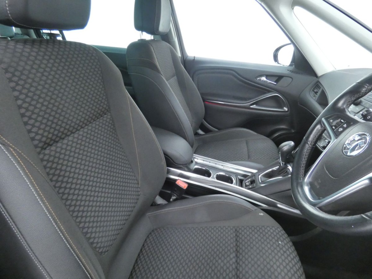VAUXHALL ZAFIRA TOURER 2.0 SE CDTI 5D AUTO 168 BHP MPV - 2015 - £6,700