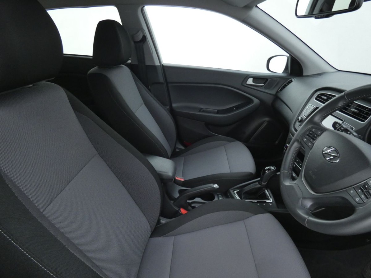 HYUNDAI I20 1.0 T-GDI PREMIUM NAV 5D 99 BHP - 2018 - £12,700