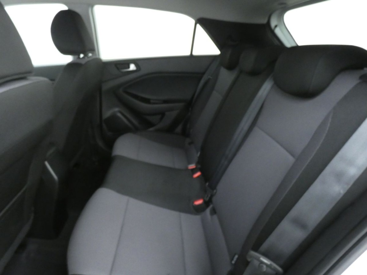 HYUNDAI I20 1.0 T-GDI PREMIUM NAV 5D 99 BHP - 2018 - £12,700