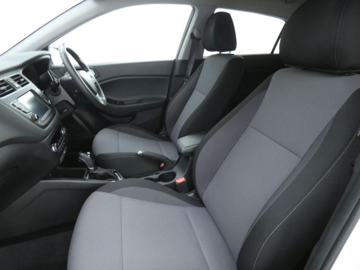 HYUNDAI I20 1.0 T-GDI PREMIUM NAV 5D 99 BHP - 2018 - £12,700