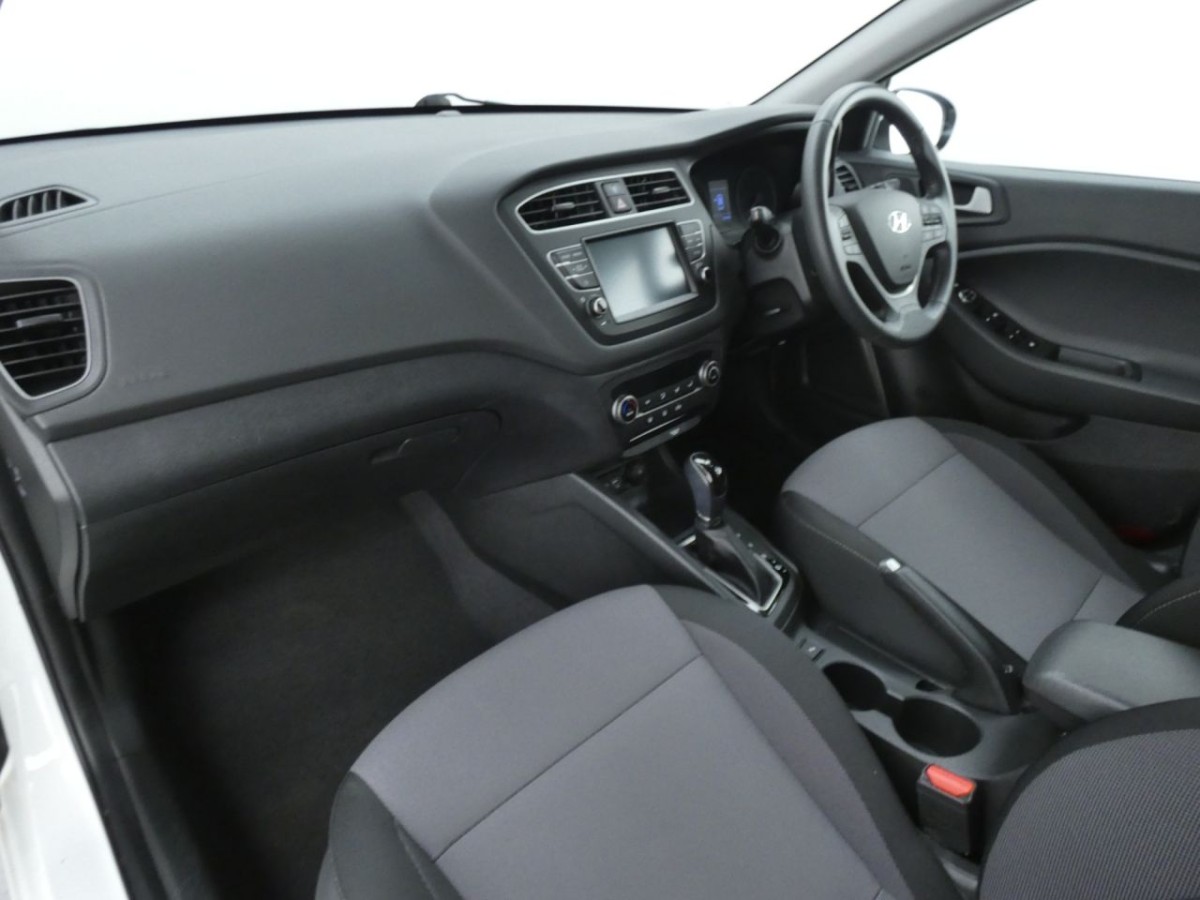 HYUNDAI I20 1.0 T-GDI PREMIUM NAV 5D 99 BHP - 2018 - £12,700