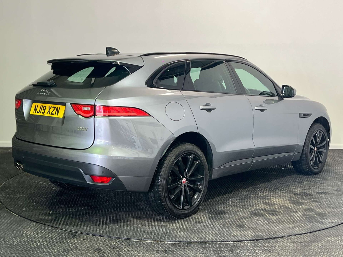 JAGUAR F-PACE 2019 (19) 2.0 D180 CHEQUERED FLAG SUV 5DR DIESEL AUTO AWD EURO 6 (S/S) (180 PS) - 2019 - £18,250