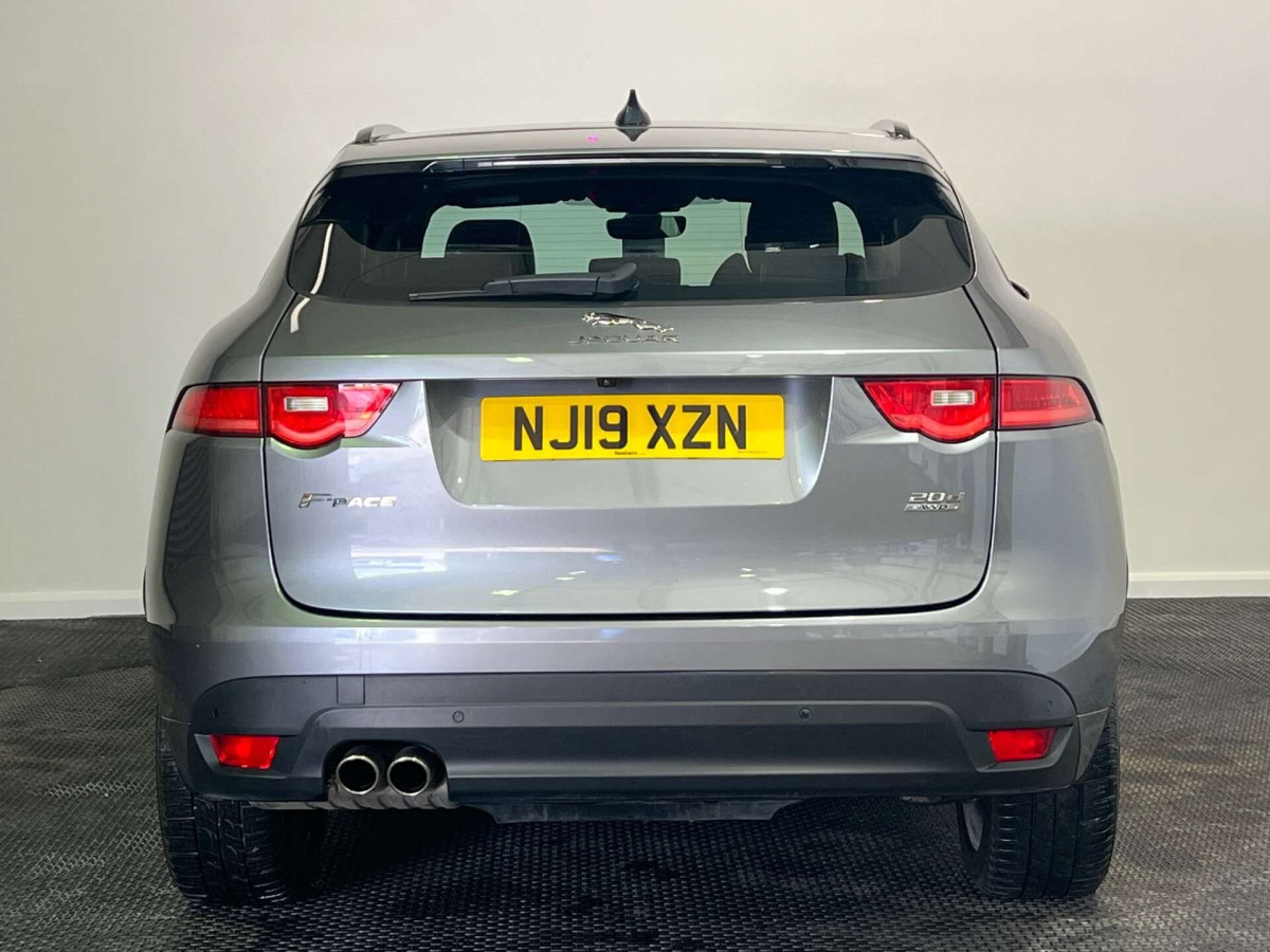 JAGUAR F-PACE 2019 (19) 2.0 D180 CHEQUERED FLAG SUV 5DR DIESEL AUTO AWD EURO 6 (S/S) (180 PS) - 2019 - £18,250