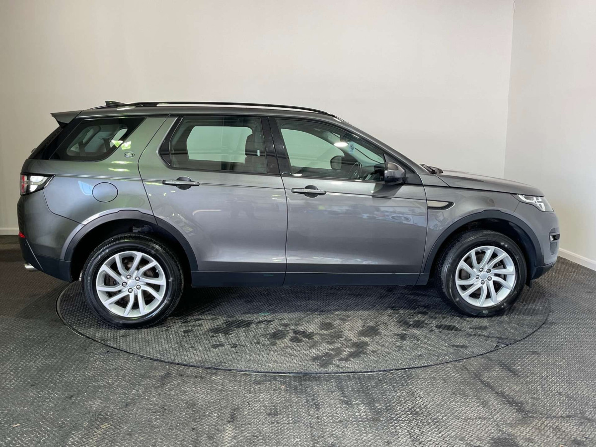 LAND ROVER DISCOVERY SPORT 2017 (17) 2.0 TD4 SE TECH SUV 5DR DIESEL AUTO 4WD EURO 6 (S/S) (180 PS) - 2017 - £9,800