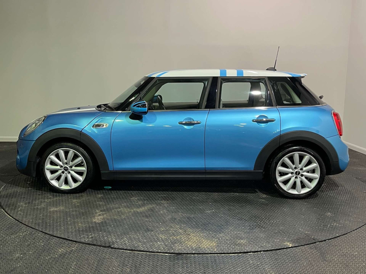MINI HATCH 2016 (66) 2.0 COOPER SD HATCHBACK 5DR DIESEL MANUAL EURO 6 (S/S) (170 PS) - 2016 - £9,350