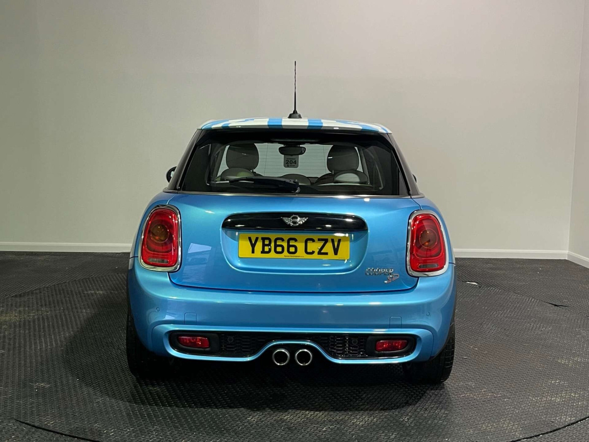 MINI HATCH 2016 (66) 2.0 COOPER SD HATCHBACK 5DR DIESEL MANUAL EURO 6 (S/S) (170 PS) - 2016 - £9,350