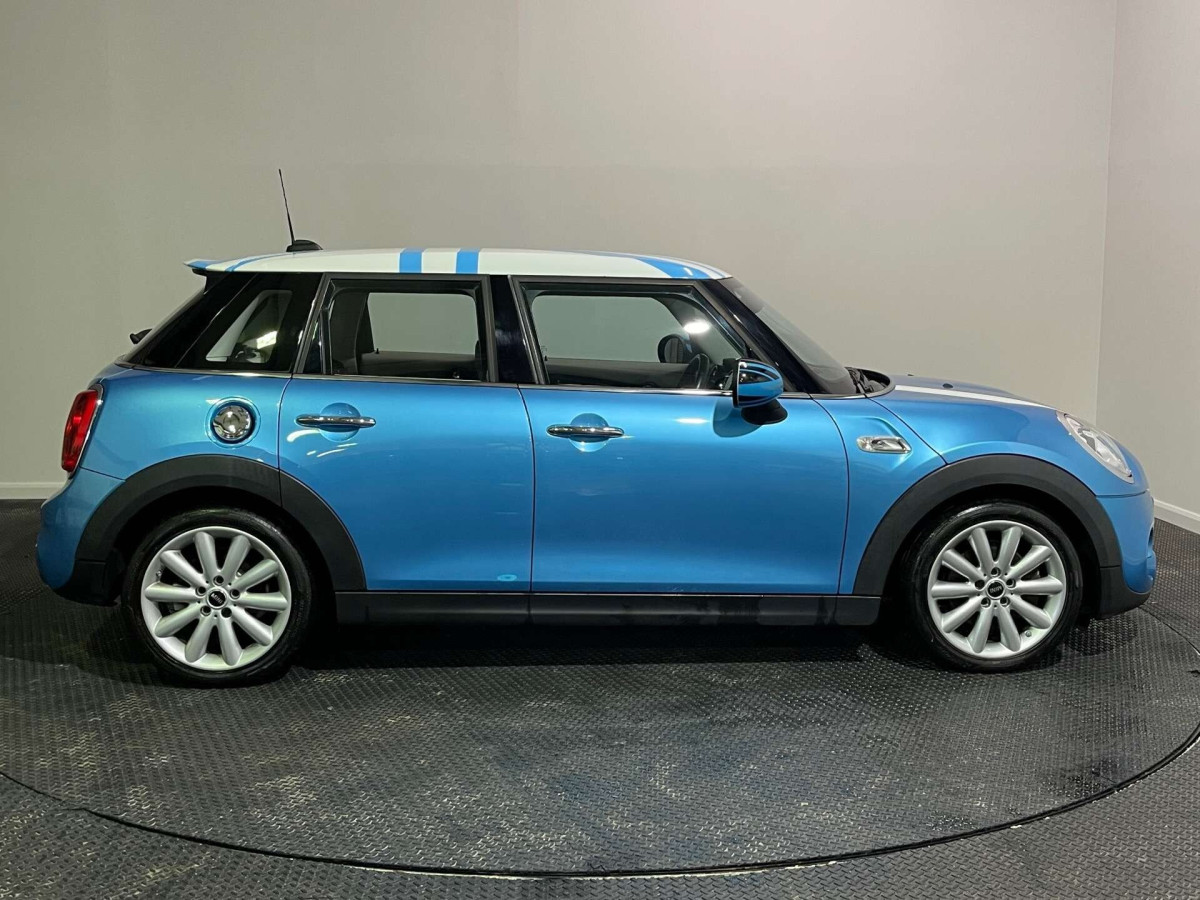 MINI HATCH 2016 (66) 2.0 COOPER SD HATCHBACK 5DR DIESEL MANUAL EURO 6 (S/S) (170 PS) - 2016 - £9,350