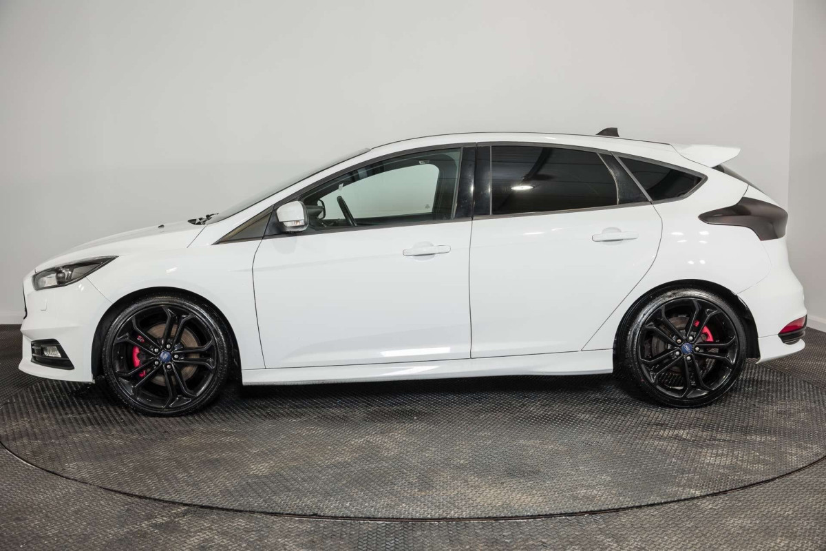 FORD FOCUS 2018 (18) 2.0 TDCI ST-3 HATCHBACK 5DR DIESEL MANUAL EURO 6 (S/S) (185 PS) - 2018 - £13,800