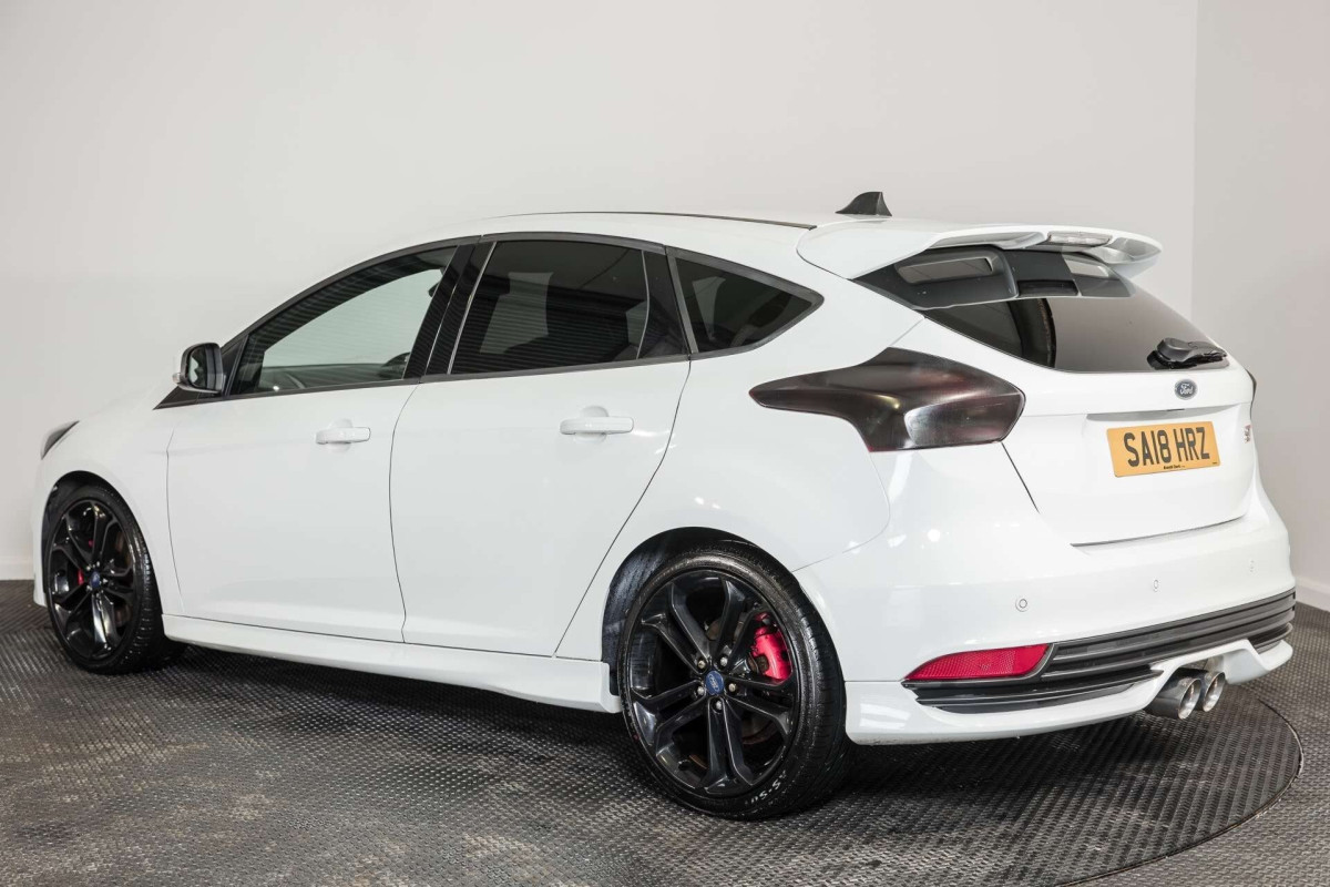 FORD FOCUS 2018 (18) 2.0 TDCI ST-3 HATCHBACK 5DR DIESEL MANUAL EURO 6 (S/S) (185 PS) - 2018 - £13,800