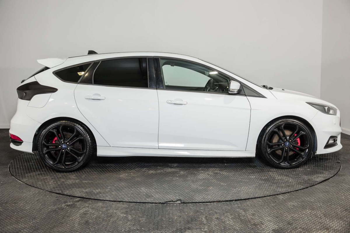 FORD FOCUS 2018 (18) 2.0 TDCI ST-3 HATCHBACK 5DR DIESEL MANUAL EURO 6 (S/S) (185 PS) - 2018 - £13,800