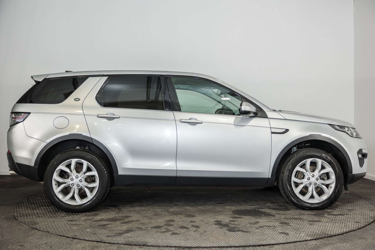 LAND ROVER DISCOVERY SPORT 2017 (67) 2.0 TD4 HSE SUV 5DR DIESEL AUTO 4WD EURO 6 (S/S) (180 PS) - 2017 - £15,500