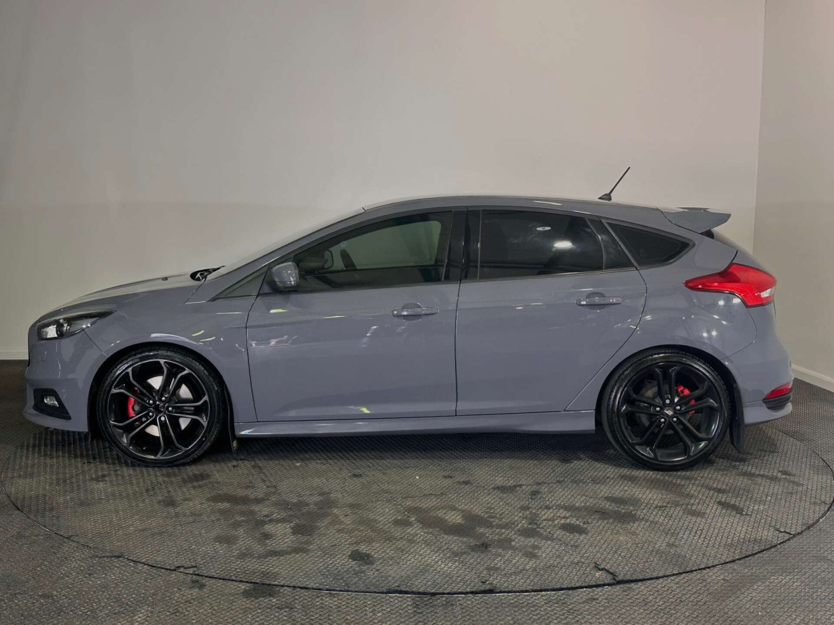 FORD FOCUS 2018 (18) 2.0 TDCI ST-3 HATCHBACK 5DR DIESEL MANUAL EURO 6 (S/S) (185 PS) - 2018 - £13,000