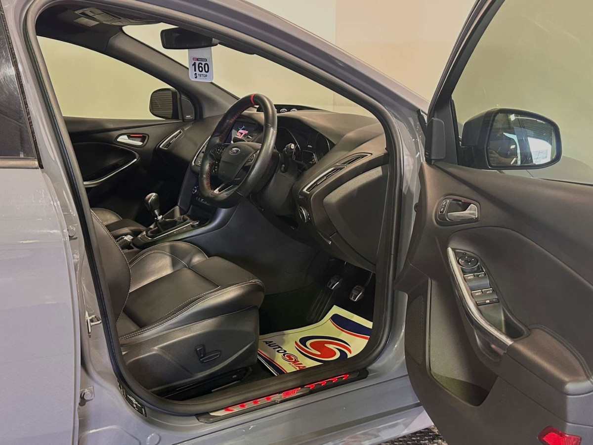 FORD FOCUS 2018 (18) 2.0 TDCI ST-3 HATCHBACK 5DR DIESEL MANUAL EURO 6 (S/S) (185 PS) - 2018 - £13,000