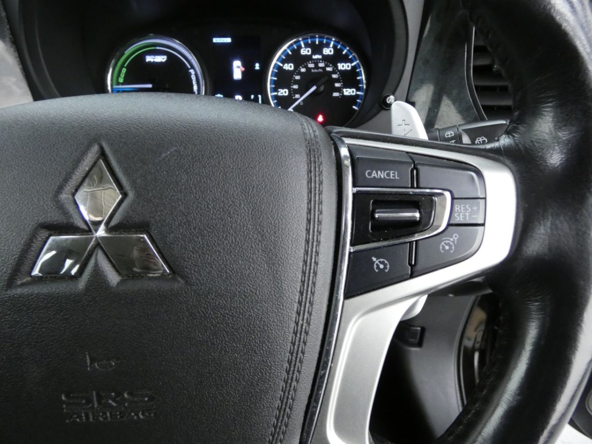 MITSUBISHI OUTLANDER 2.0 PHEV 4H 5D 200 BHP - 2017 - £12,990