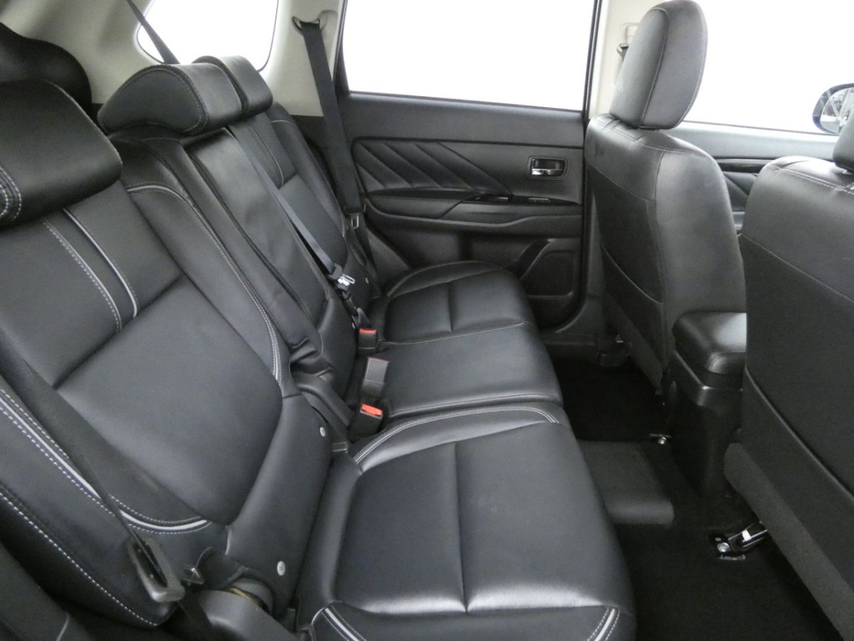 MITSUBISHI OUTLANDER 2.0 PHEV 4H 5D 200 BHP - 2017 - £12,990