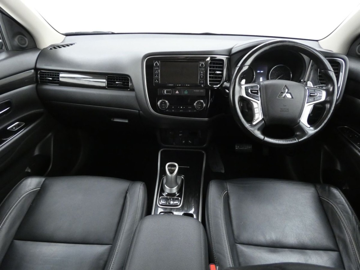 MITSUBISHI OUTLANDER 2.0 PHEV 4H 5D 200 BHP - 2017 - £12,990
