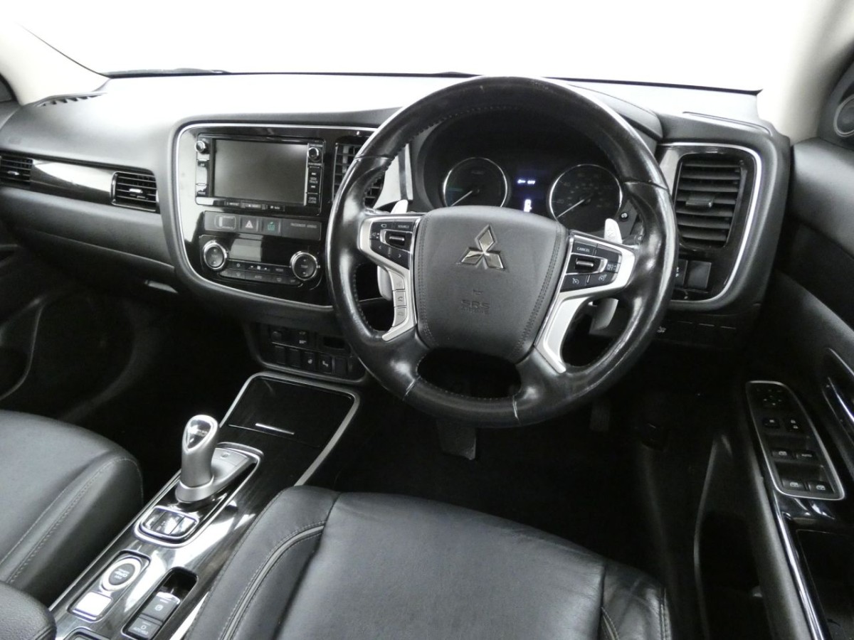 MITSUBISHI OUTLANDER 2.0 PHEV 4H 5D 200 BHP - 2017 - £12,990