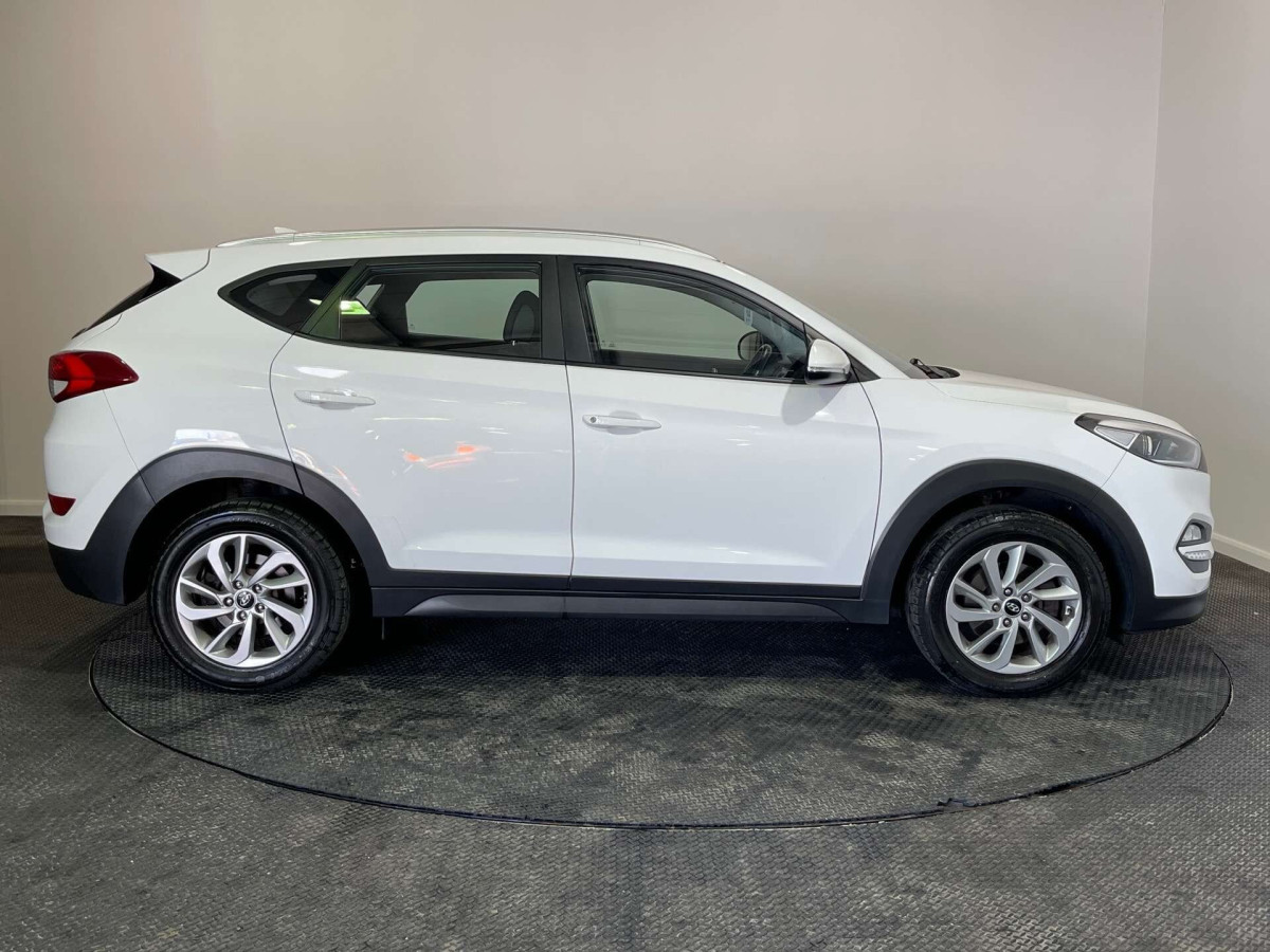 HYUNDAI TUCSON 2018 (18) 1.7 CRDI BLUE DRIVE SE SUV 5DR DIESEL MANUAL EURO 6 (S/S) (116 PS) - 2018 - £8,700