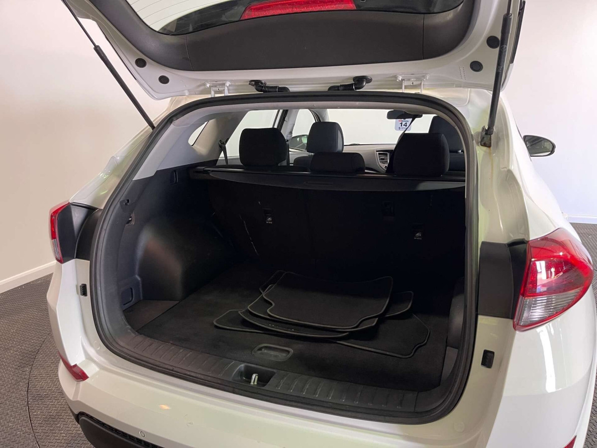 HYUNDAI TUCSON 2018 (18) 1.7 CRDI BLUE DRIVE SE SUV 5DR DIESEL MANUAL EURO 6 (S/S) (116 PS) - 2018 - £8,700