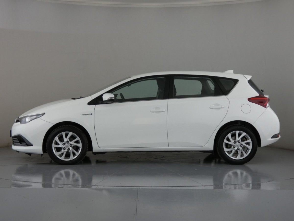TOYOTA AURIS 1.8 VVT-I ICON TECH 5D 135 BHP - 2018 - £14,700