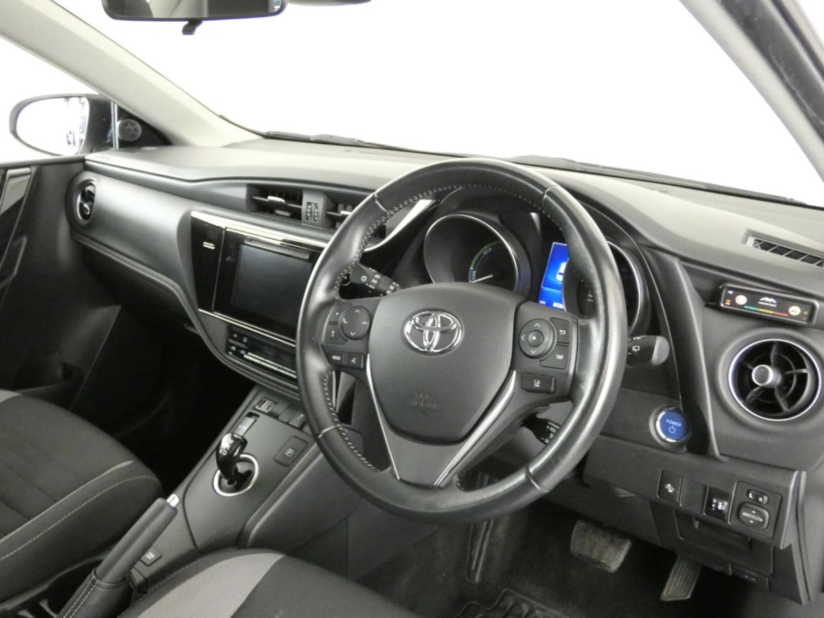 TOYOTA AURIS 1.8 VVT-I ICON TECH 5D 135 BHP - 2018 - £14,700