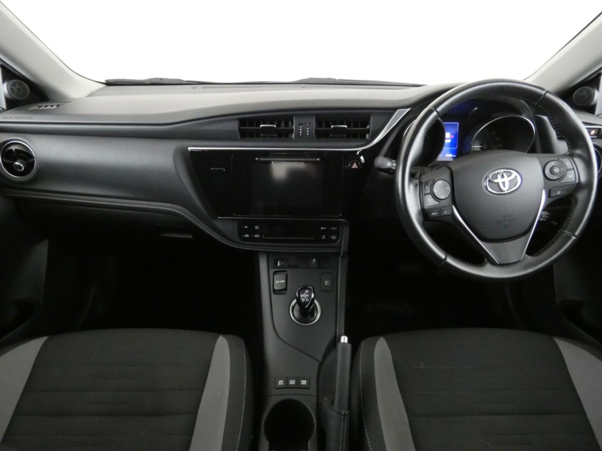 TOYOTA AURIS 1.8 VVT-I ICON TECH 5D 135 BHP - 2018 - £14,700