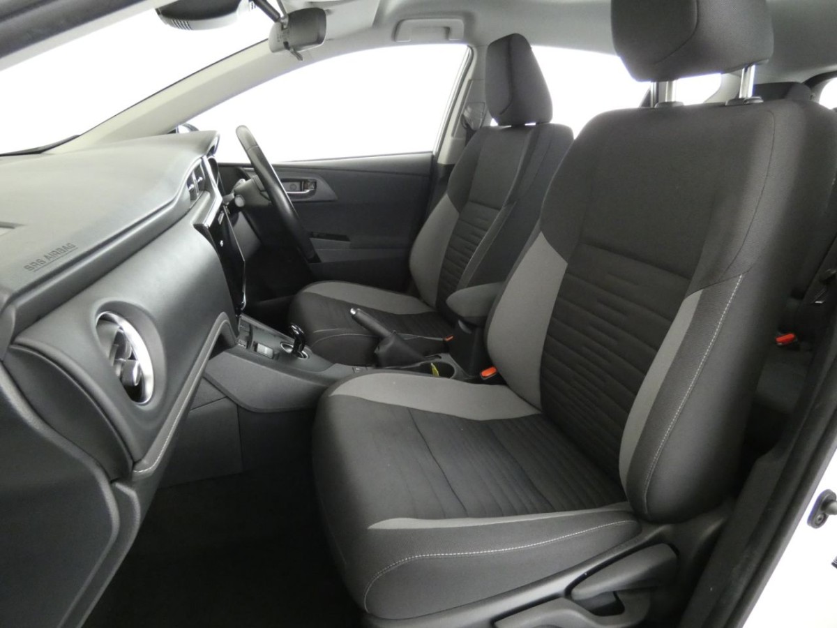 TOYOTA AURIS 1.8 VVT-I ICON TECH 5D 135 BHP - 2018 - £14,700