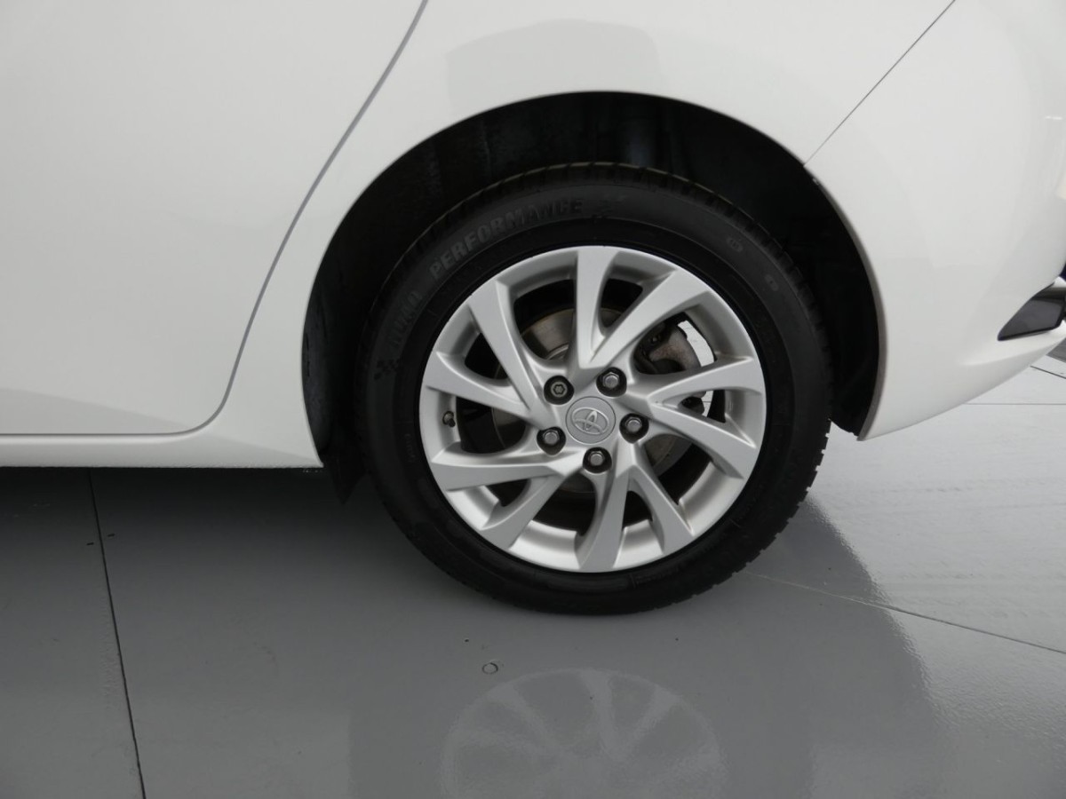 TOYOTA AURIS 1.8 VVT-I ICON TECH 5D 135 BHP - 2018 - £14,700