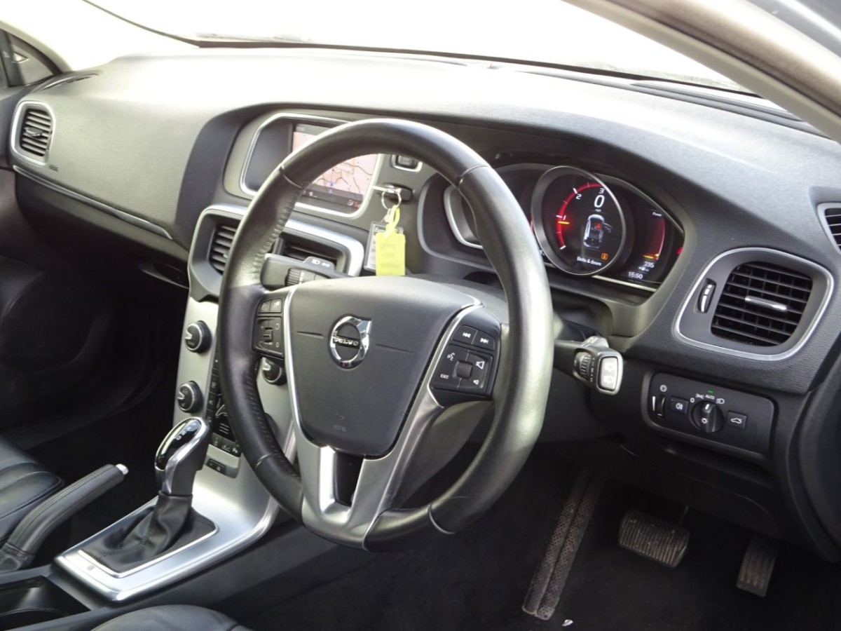 VOLVO V40 2.0 D3 INSCRIPTION EDITION 5D 148 BHP - 2019 - £17,790