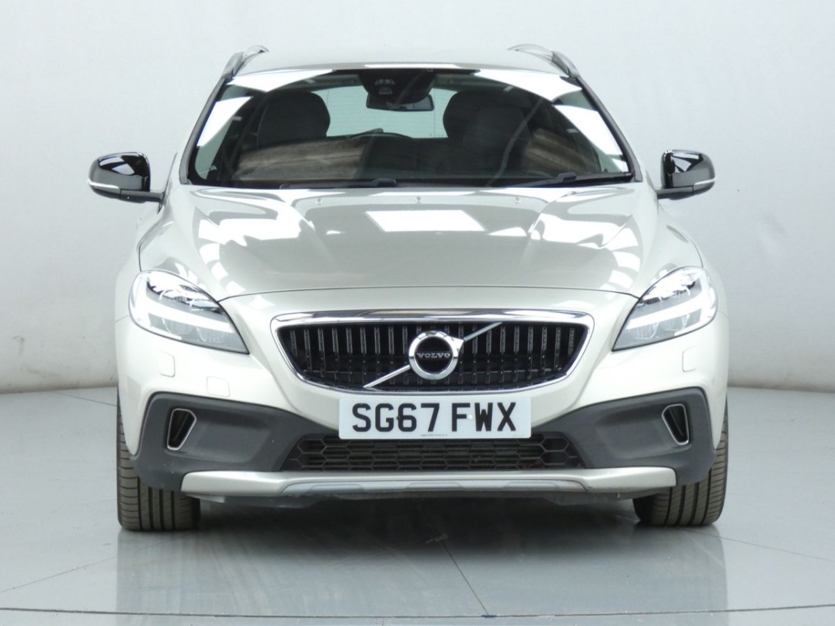 VOLVO V40 2.0 T3 CROSS COUNTRY PRO 5D 150 BHP - 2017 - £11,990