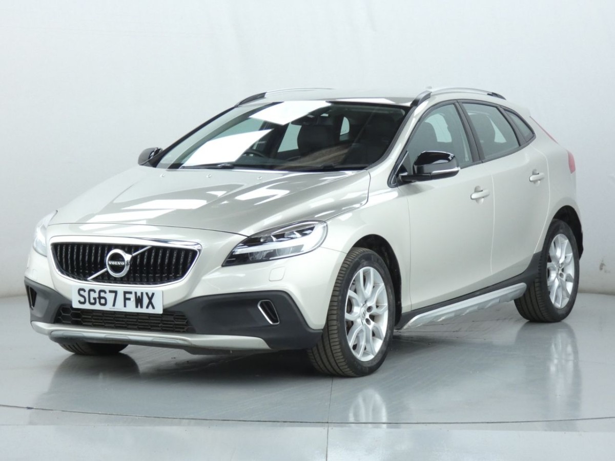 VOLVO V40 2.0 T3 CROSS COUNTRY PRO 5D 150 BHP - 2017 - £11,990