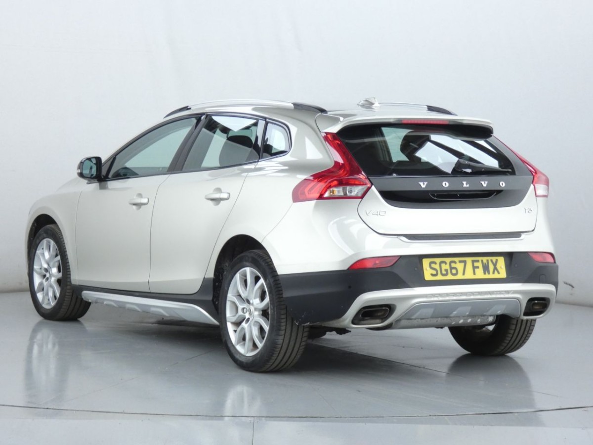 VOLVO V40 2.0 T3 CROSS COUNTRY PRO 5D 150 BHP - 2017 - £11,990