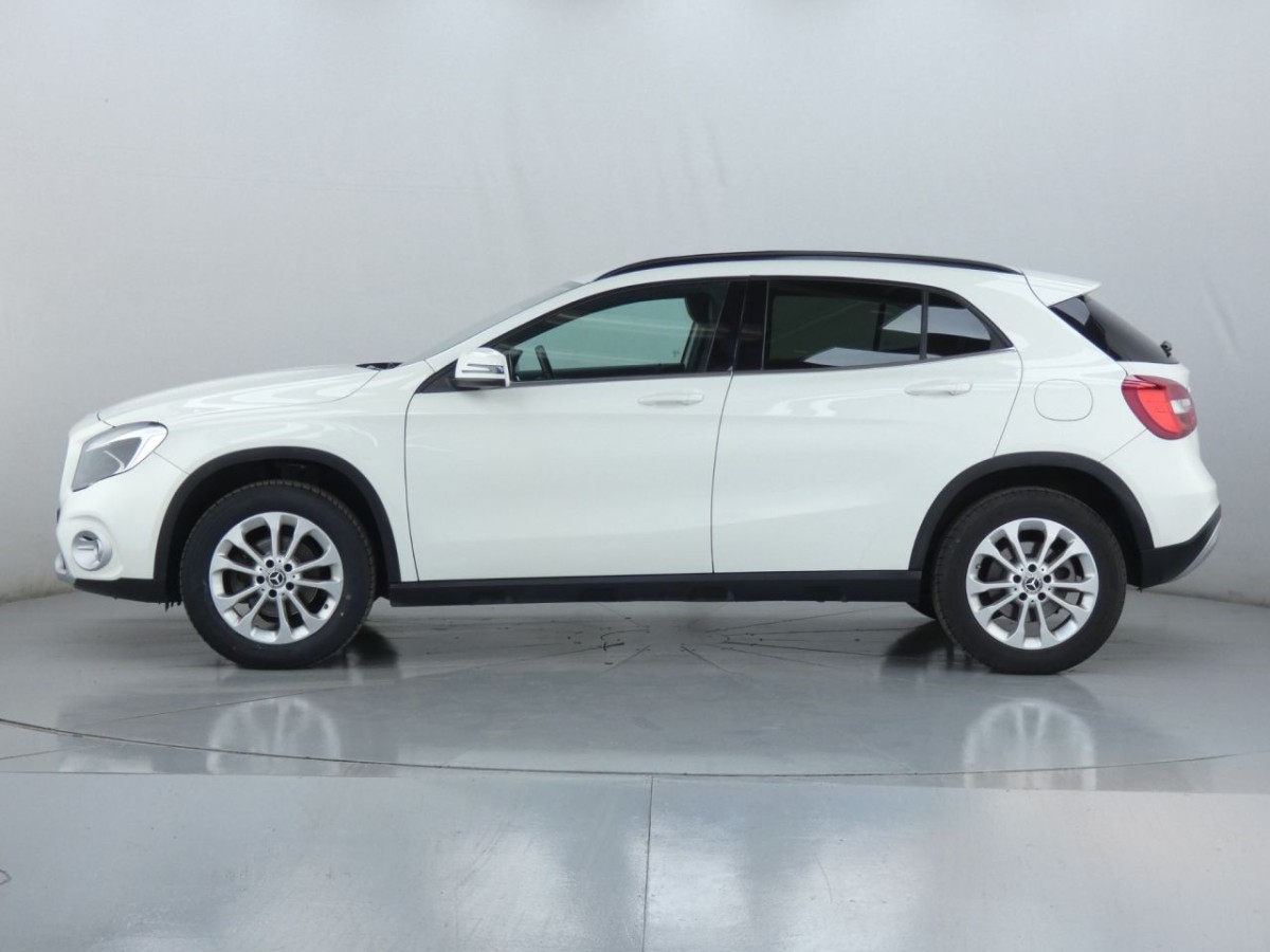 MERCEDES-BENZ GLA-CLASS 1.6 GLA 200 SE 5D 154 BHP ESTATE - 2017 - £14,990