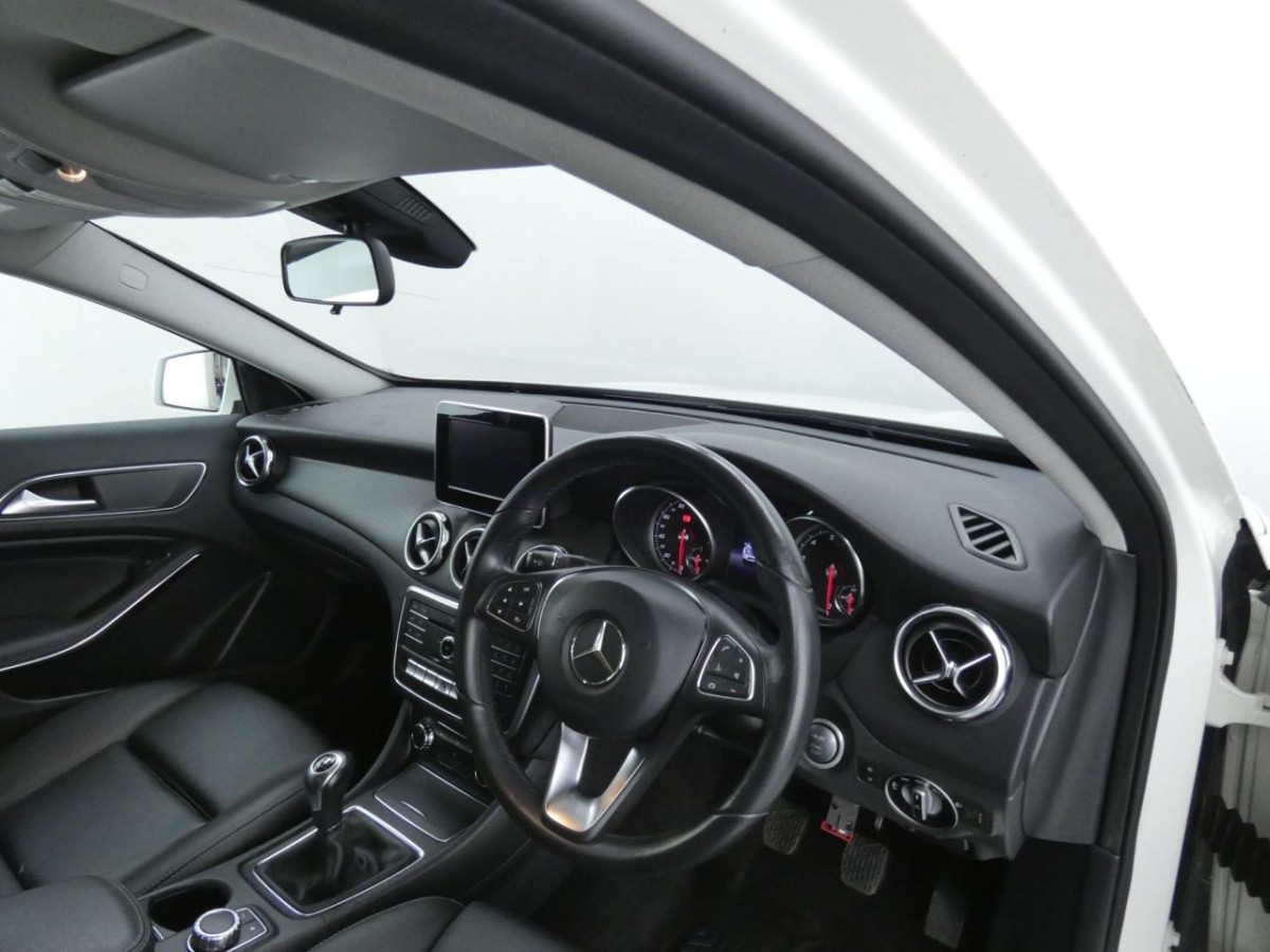 MERCEDES-BENZ GLA-CLASS 1.6 GLA 200 SE 5D 154 BHP ESTATE - 2017 - £14,990