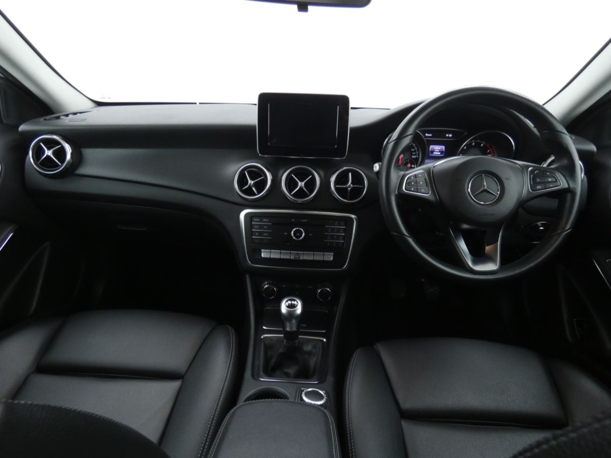 MERCEDES-BENZ GLA-CLASS 1.6 GLA 200 SE 5D 154 BHP ESTATE - 2017 - £14,990