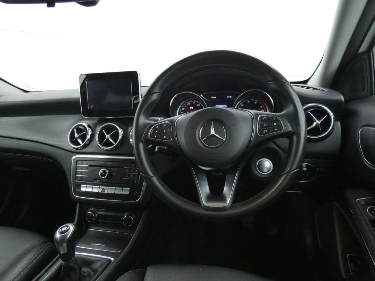 MERCEDES-BENZ GLA-CLASS 1.6 GLA 200 SE 5D 154 BHP ESTATE - 2017 - £14,990