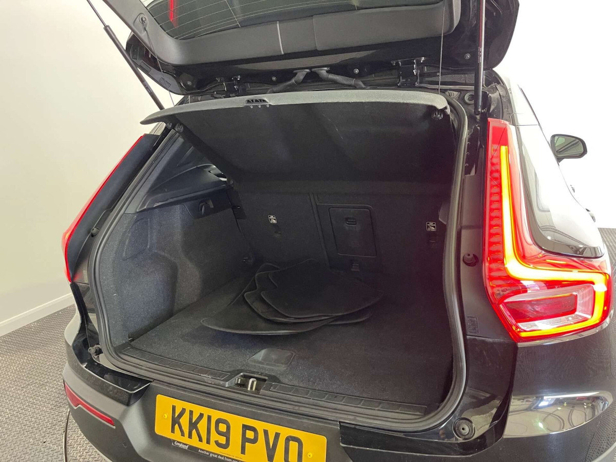 VOLVO XC40 2019 (19) 2.0 D3 MOMENTUM SUV 5DR DIESEL AUTO EURO 6 (S/S) (150 PS) - 2019 - £12,500