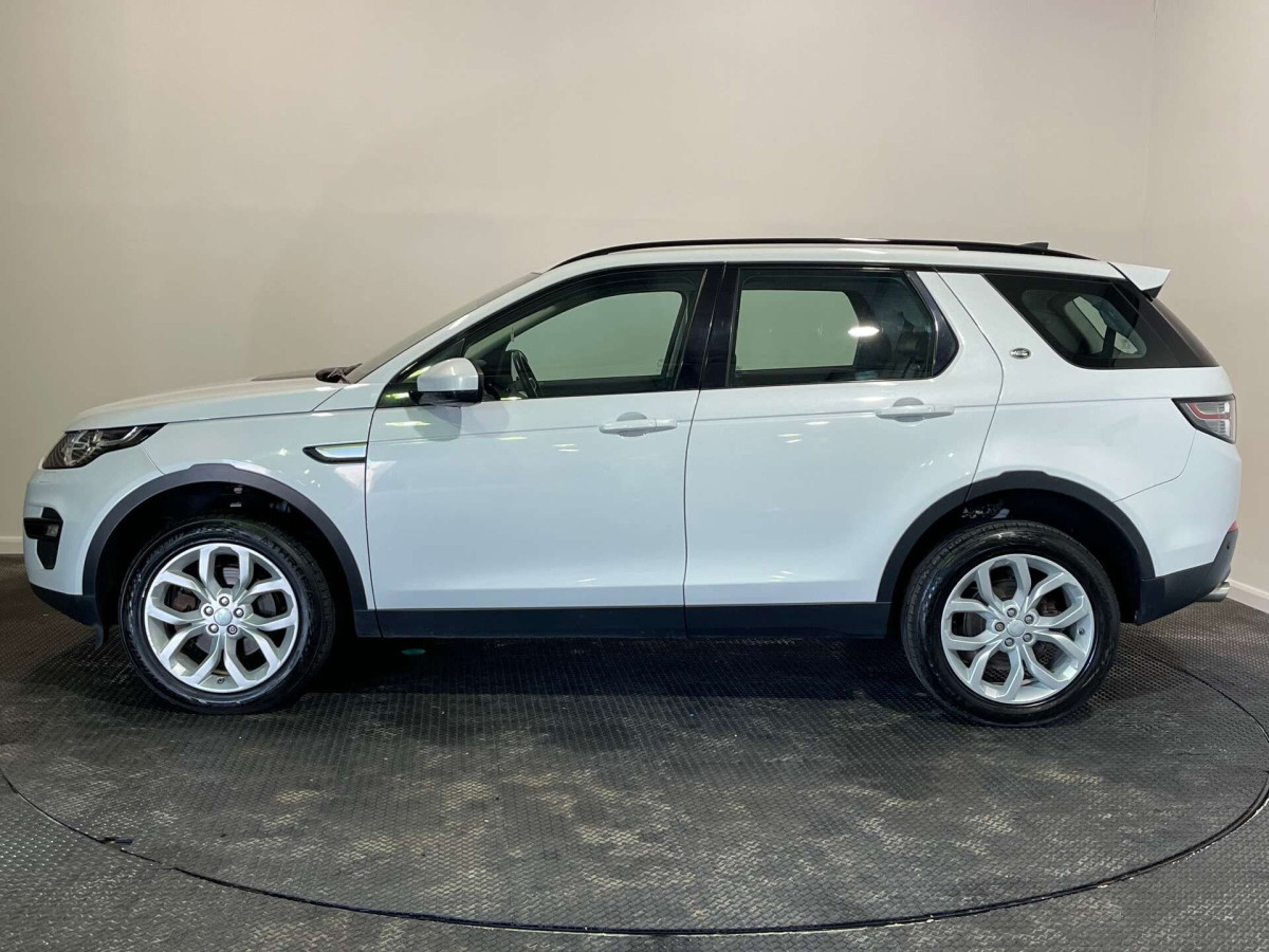 LAND ROVER DISCOVERY SPORT 2017 (17) 2.0 TD4 HSE SUV 5DR DIESEL AUTO 4WD EURO 6 (S/S) (180 PS) - 2017 - £12,000