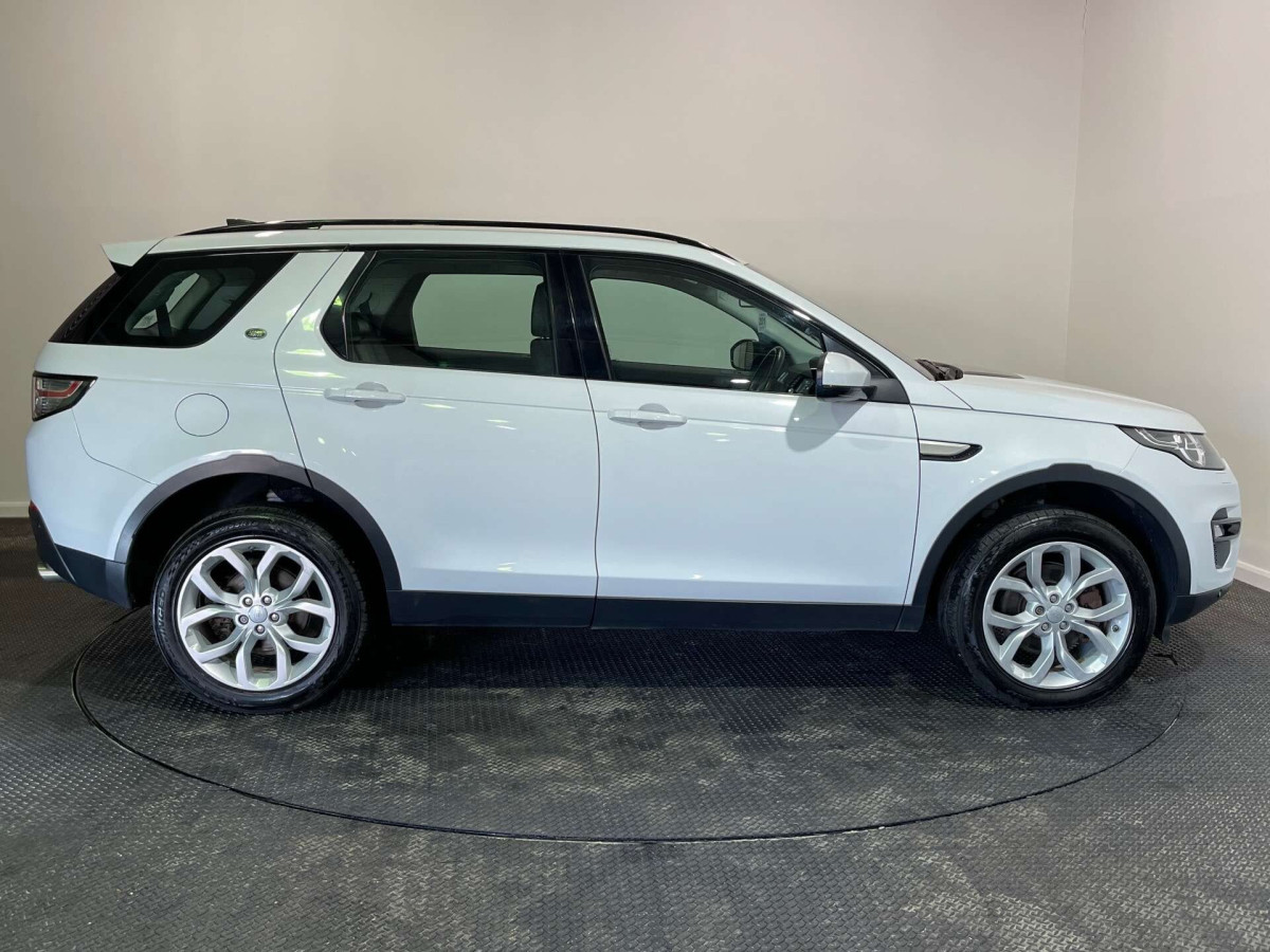 LAND ROVER DISCOVERY SPORT 2017 (17) 2.0 TD4 HSE SUV 5DR DIESEL AUTO 4WD EURO 6 (S/S) (180 PS) - 2017 - £12,000