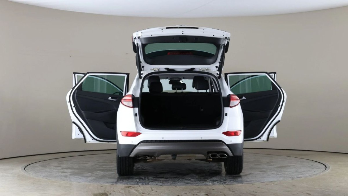 HYUNDAI TUCSON 2.0 CRDI PREMIUM SE BLUE DRIVE 5D 134 BHP - 2016 - £11,700