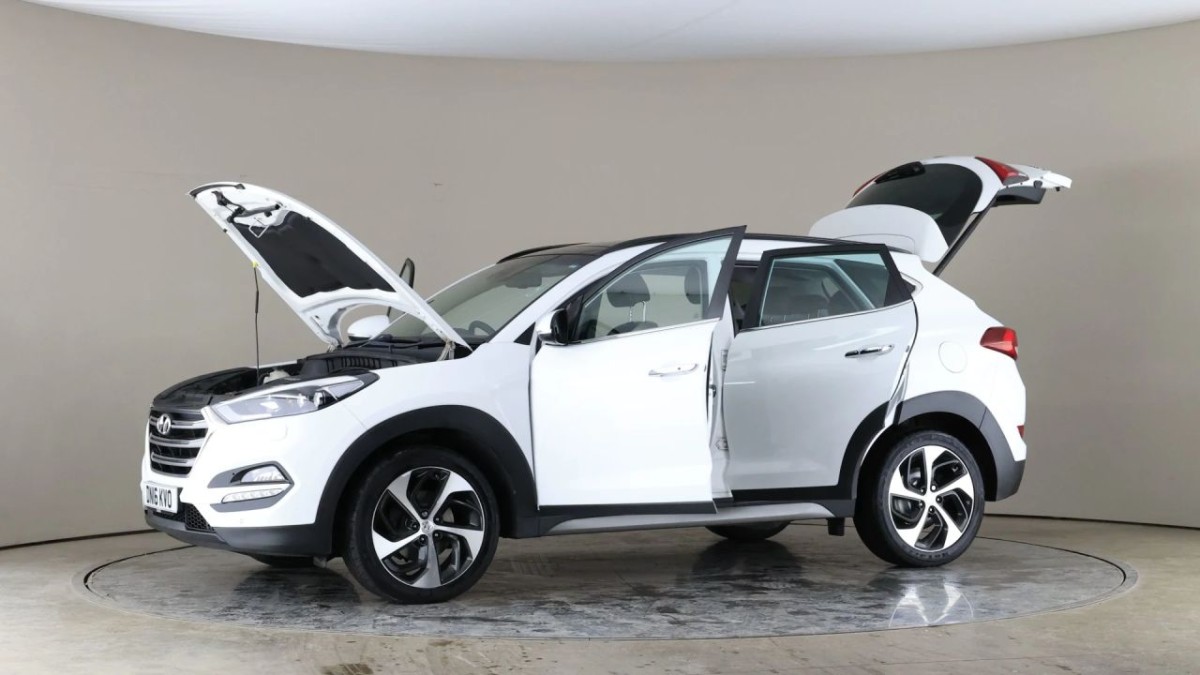 HYUNDAI TUCSON 2.0 CRDI PREMIUM SE BLUE DRIVE 5D 134 BHP - 2016 - £11,700
