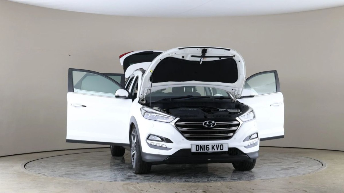 HYUNDAI TUCSON 2.0 CRDI PREMIUM SE BLUE DRIVE 5D 134 BHP - 2016 - £11,700