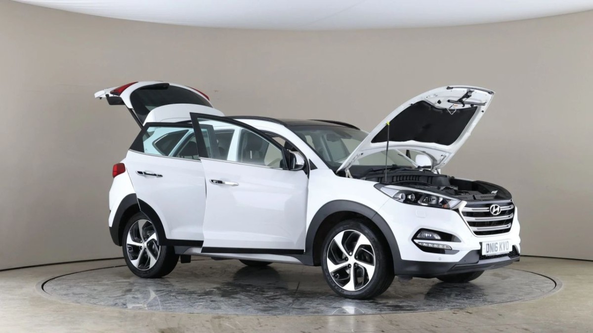 HYUNDAI TUCSON 2.0 CRDI PREMIUM SE BLUE DRIVE 5D 134 BHP - 2016 - £11,700