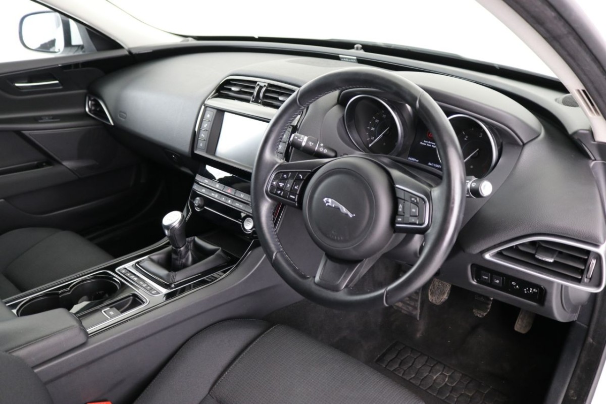 JAGUAR XE 2.0 SE 4D 178 BHP - 2017 - £15,990